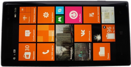 фото Nokia Lumia 830 боком