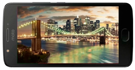 фото Обзор Motorola Moto E4 дисплей - 1