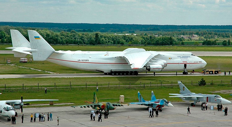 Самый большой в мире самолет АН-255